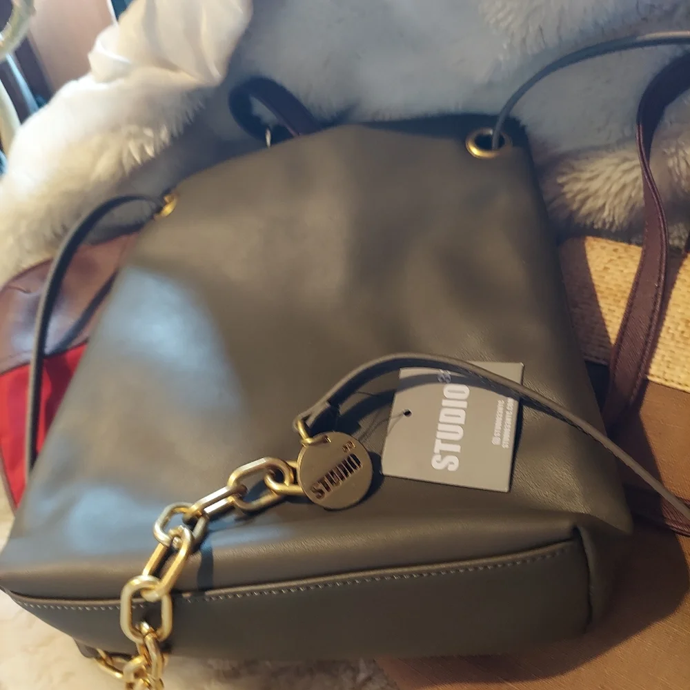 Purses Galore - Picture 15 of 16